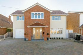 5 bedroom Detached to rent